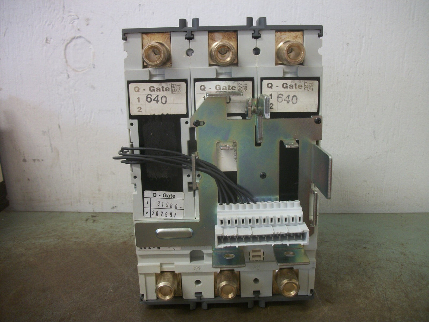 ABB SACE TMAX CIRCUIT BREAKER XT5S400 400AMP 600VOLT 3POLE W/AUX