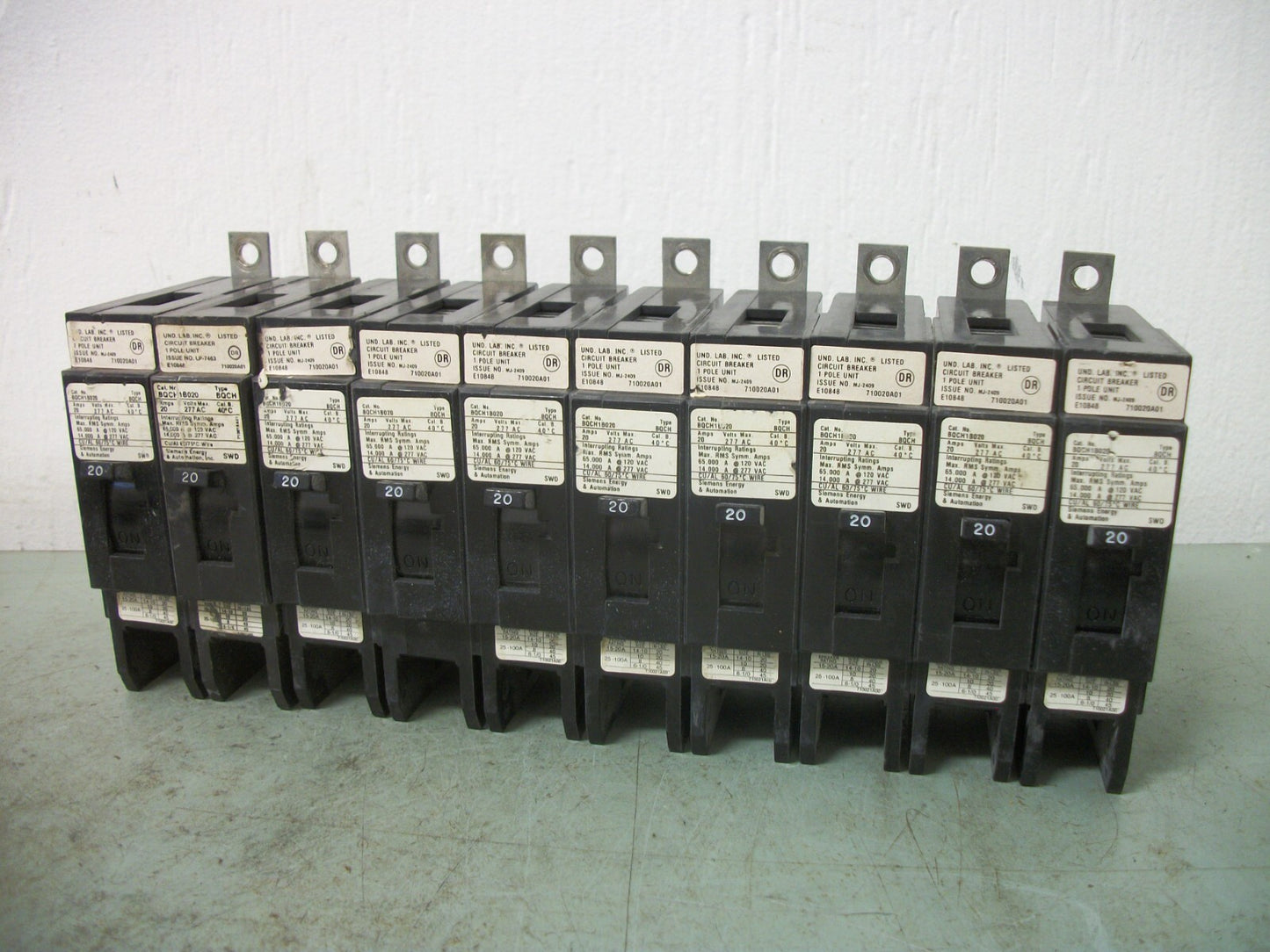 SIEMENS LOT OF 10 BQCH CIRCUIT BREAKERS BQCH1B020 20AMP 277VOLT 1POLE