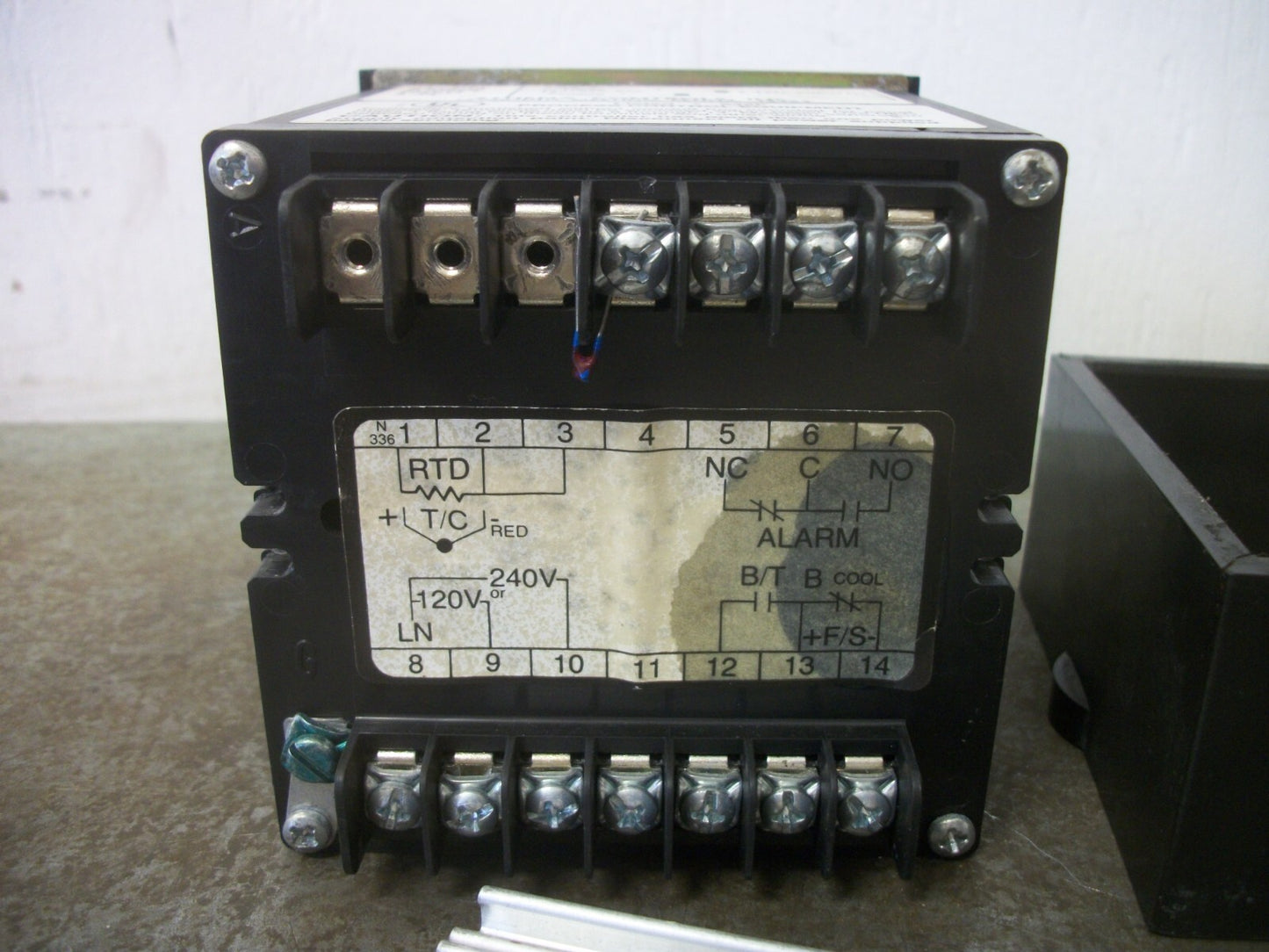 ATHENA ANALOG TEMPERATURE CONTROLLER 2000-T 0-1000F 120/240VOLT 1PH