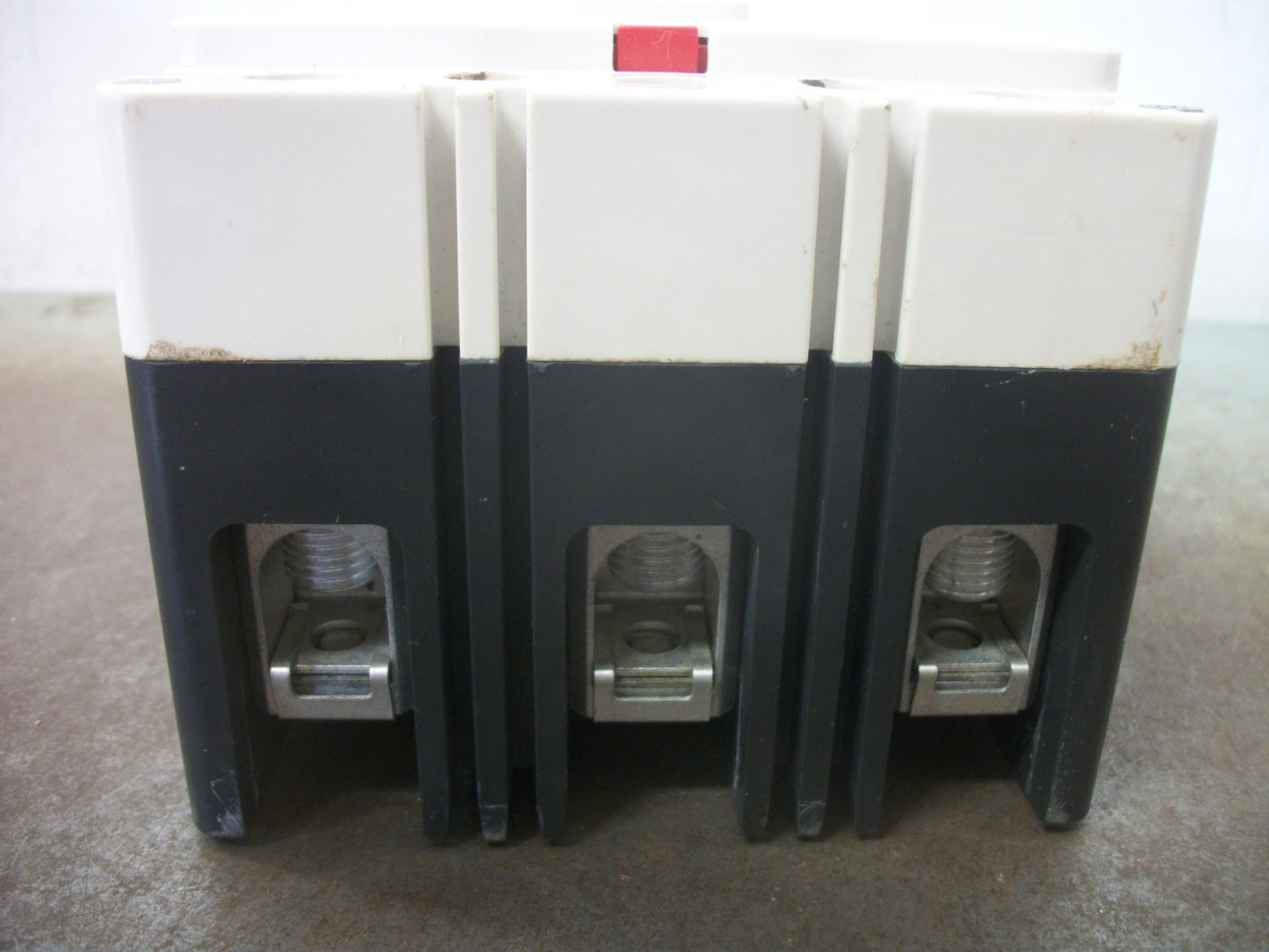 CUTLER-HAMMER EDS CIRCUIT BREAKER EDS3150BP10 150AMP 240VOLT 3POLE RED NOB