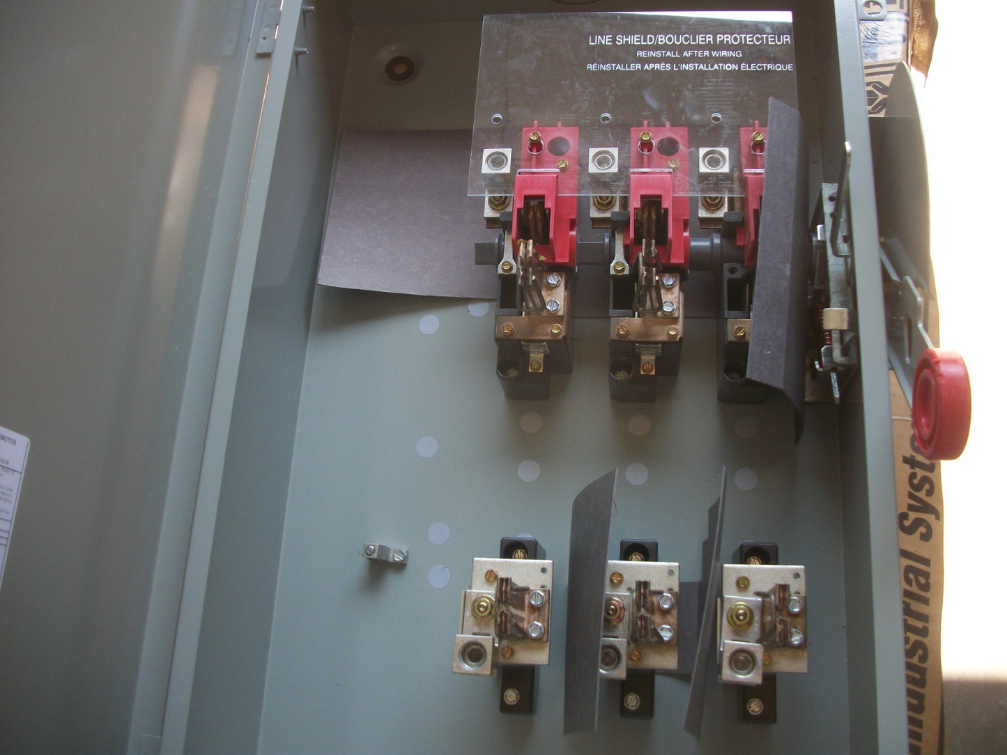 CUTLER-HAMMER DISCONNECT TYPE 3R DH364FRK 200AMP 600VOLT 3POLE FUSIBLE NIB