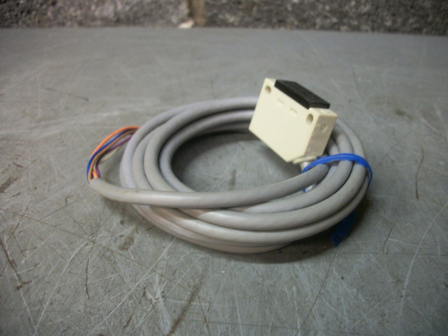 TELEMECANIQUE MINI RECTANGULAR DETECTOR PHOTOELECTRIC SENSOR XUMH03353 NOB