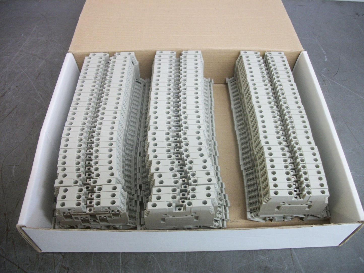 TELEMECANIQUE BOX OF 89 4mm2 DOUBLE DECK TERMINAL BLOCKS AB1ETN235U NIB