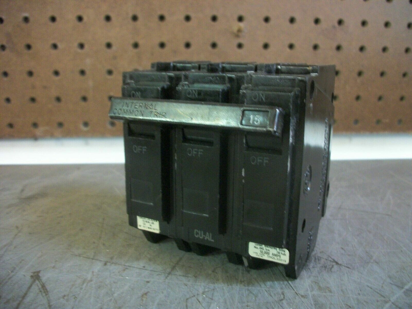 GE THQL CIRCUIT BREAKER THQL32015 15AMP 240VOLT 3POLE OLD