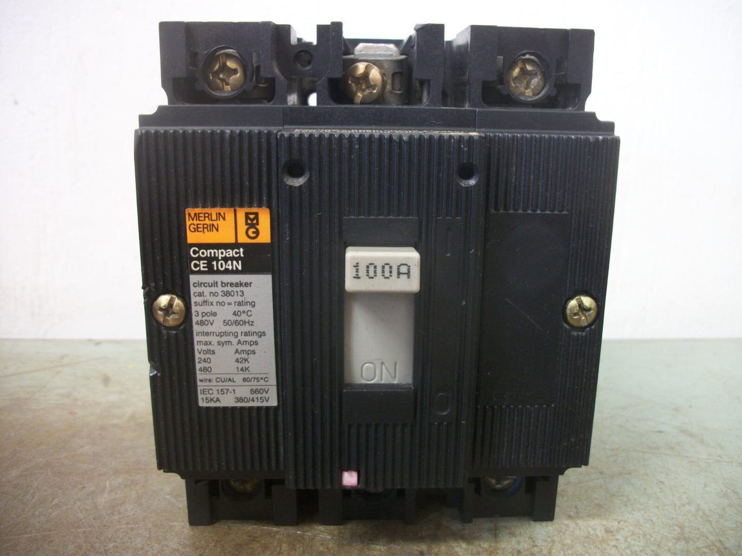 MERLIN GERIN COMPACT CE 104N CIRCUIT BREAKER 38013 100AMP 480VOLT 3POLE