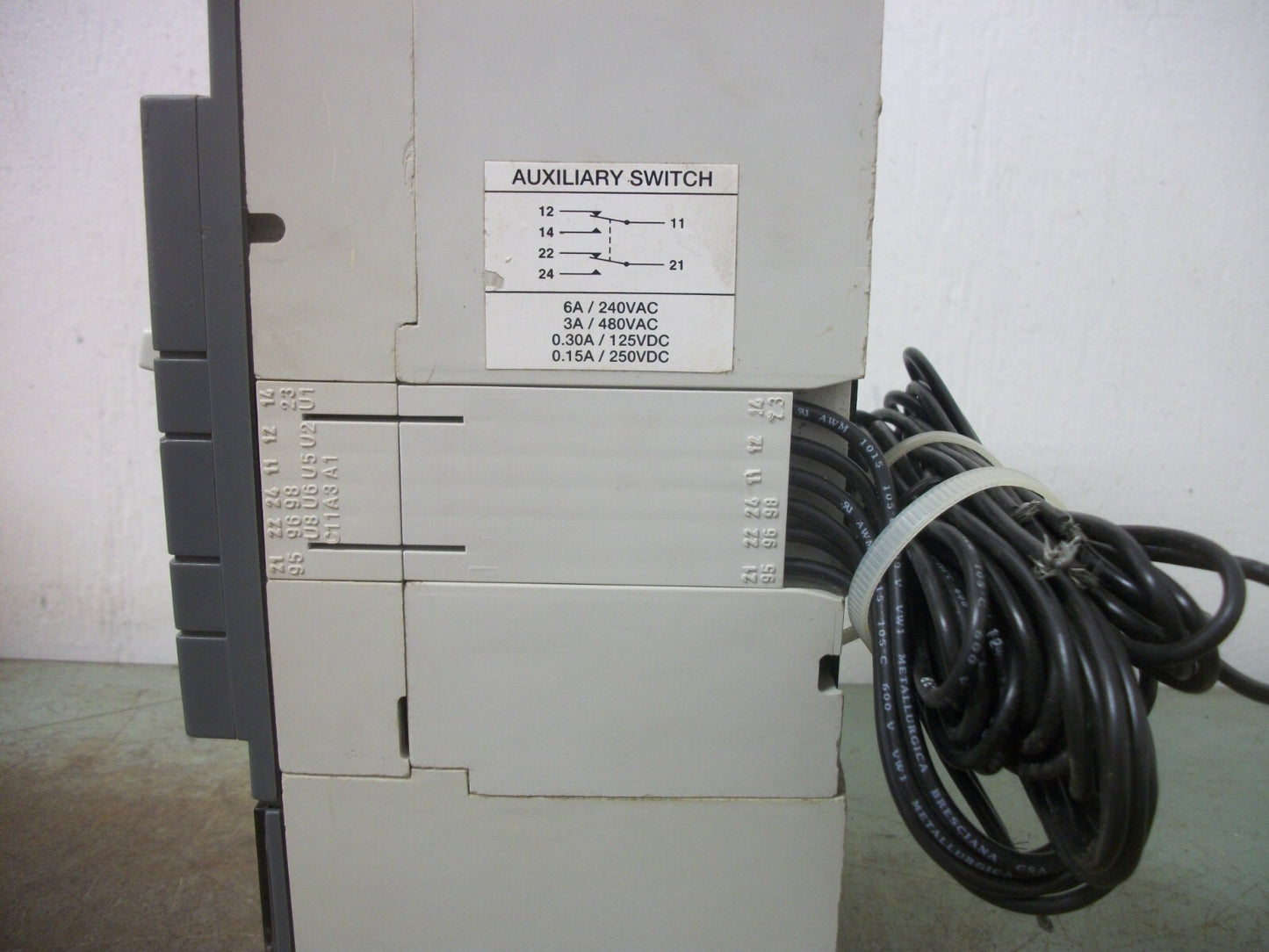 ABB SACE S4 S4N CIRCUIT BREAKER 122160023-001 250AMP 600VOLT 3POLE SHUNT+AUX NOB