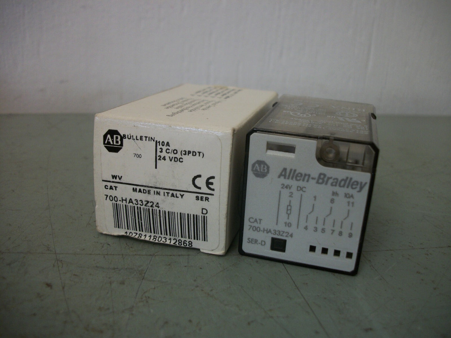 ALLEN-BRADLEY 3PDT PLUG-IN RELAY 700-HA33Z24 24VCOIL 10AMP NIB