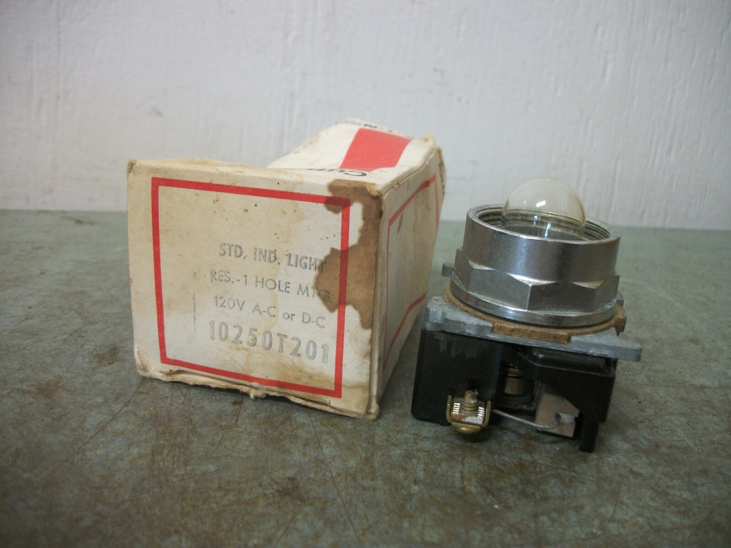 CUTLER-HAMMER INDICATOR LIGHT 10250T201 120VOLT NIB