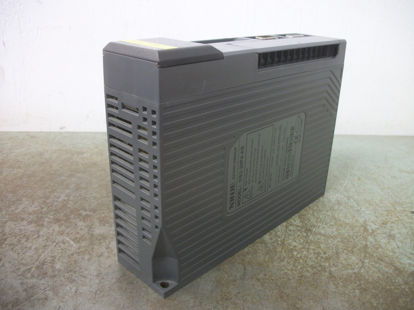 XINJE 0.4KW SERVO DRIVE DS2-20P4-AS 240VOLT 2.5AMP 3PH