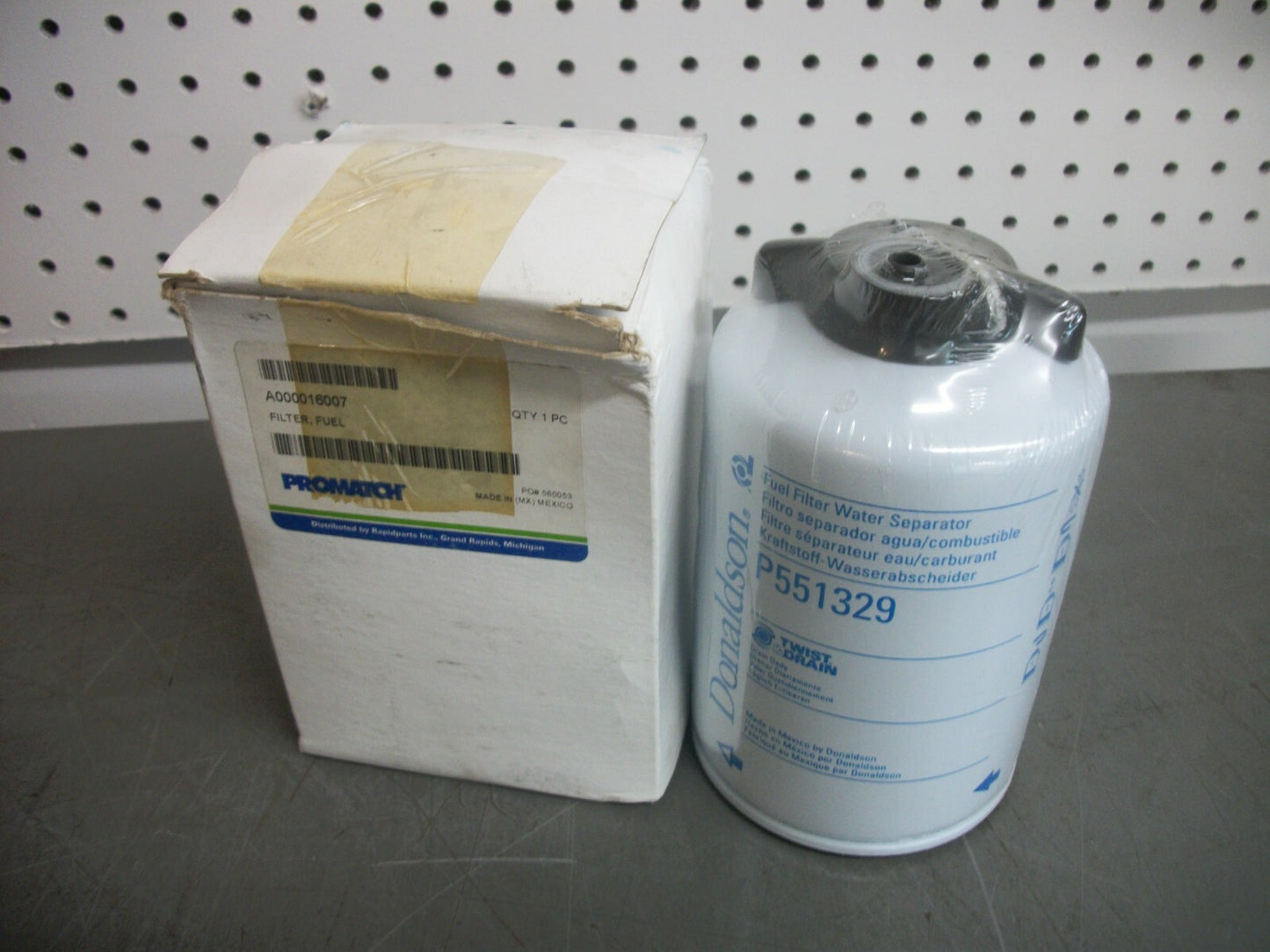 DONALDSON FUEL FILTER WATER SEPARATOR P551329 NIB