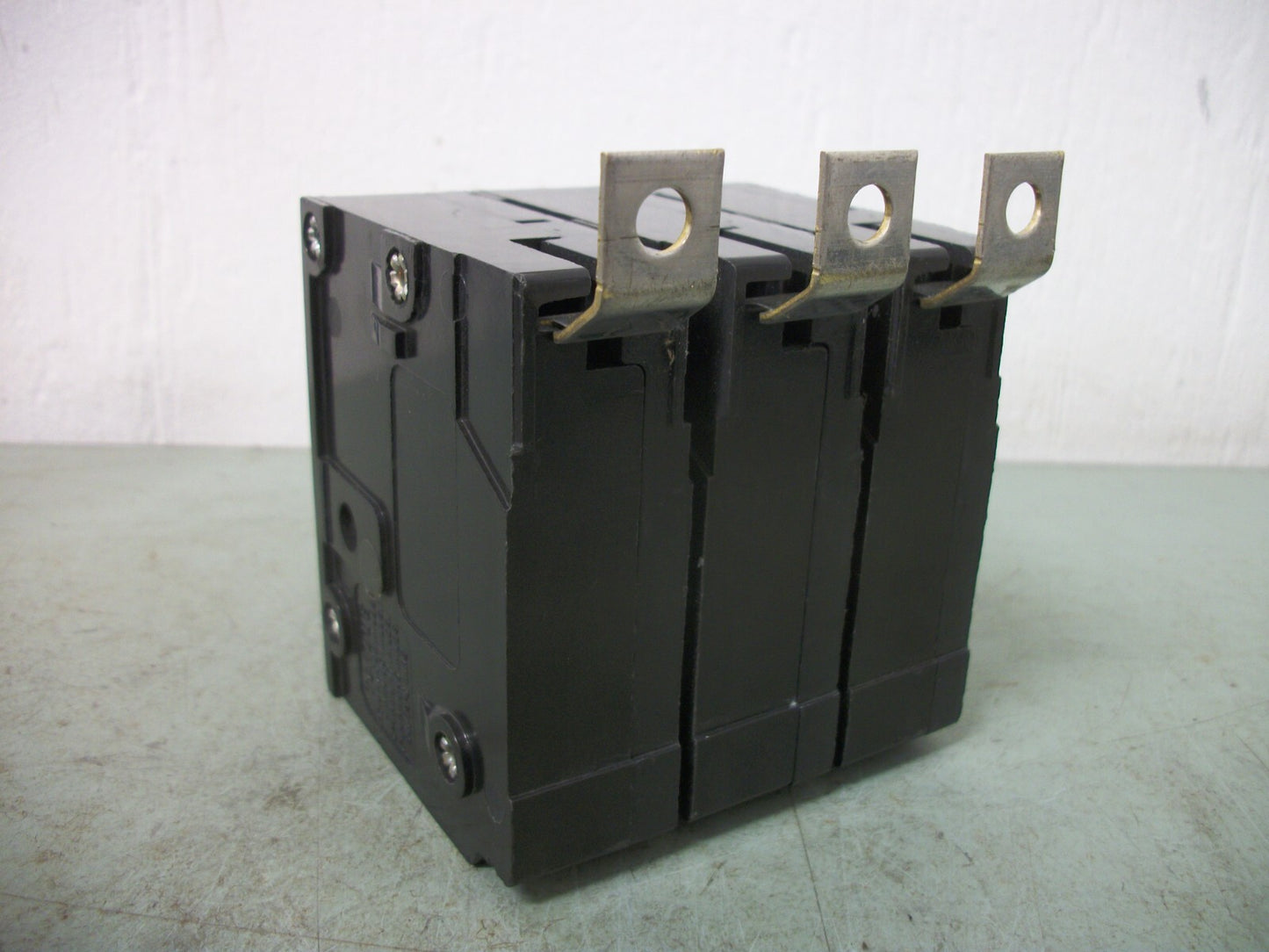 CUTLER-HAMMER BA CIRCUIT BREAKER BAB3015H 15AMP 240VOLT 3POLE NOB