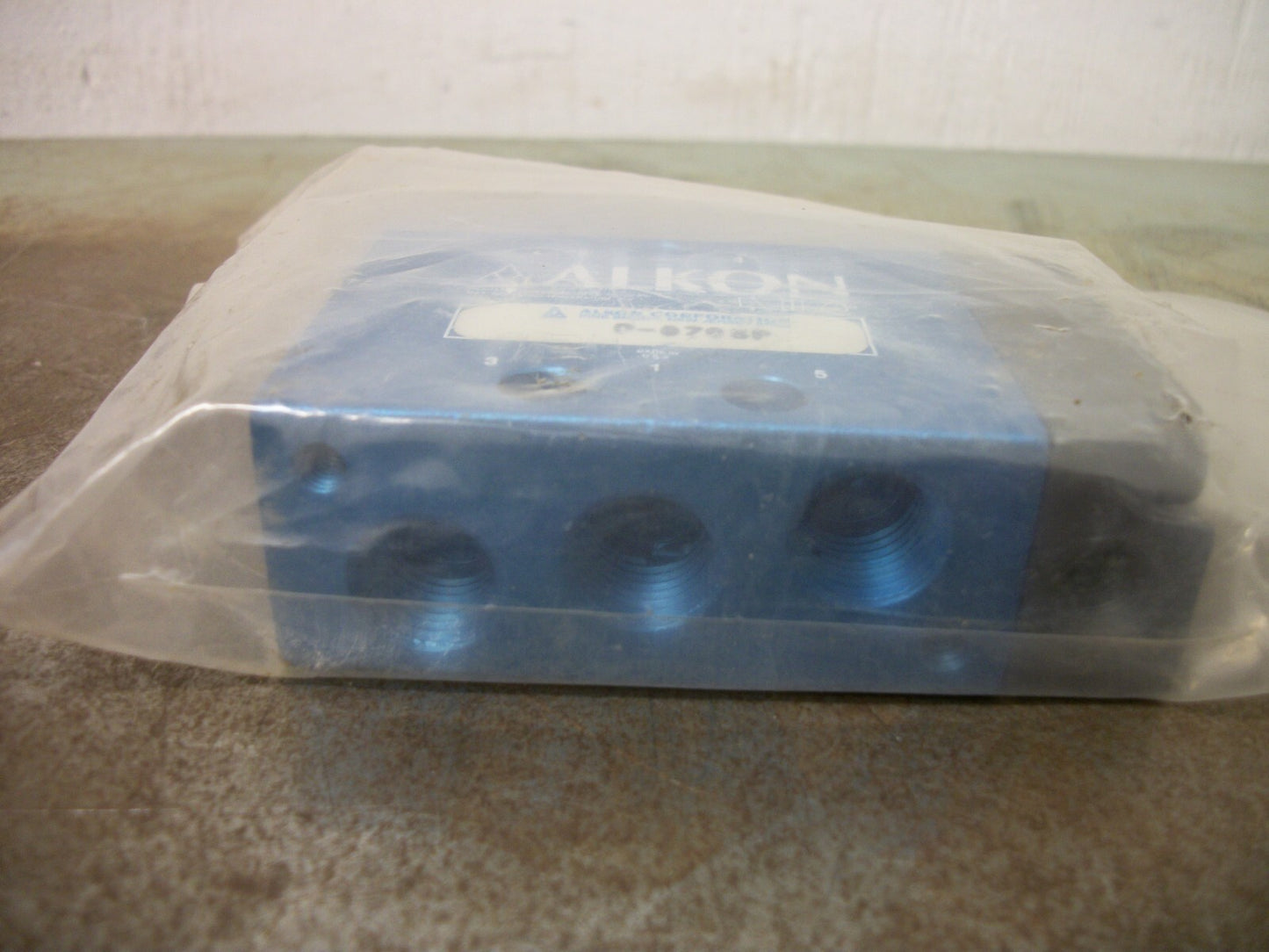 ALKON 4-WAY 5-PORT 1/4" PNEUMATIC VALVE P-070SP NEW