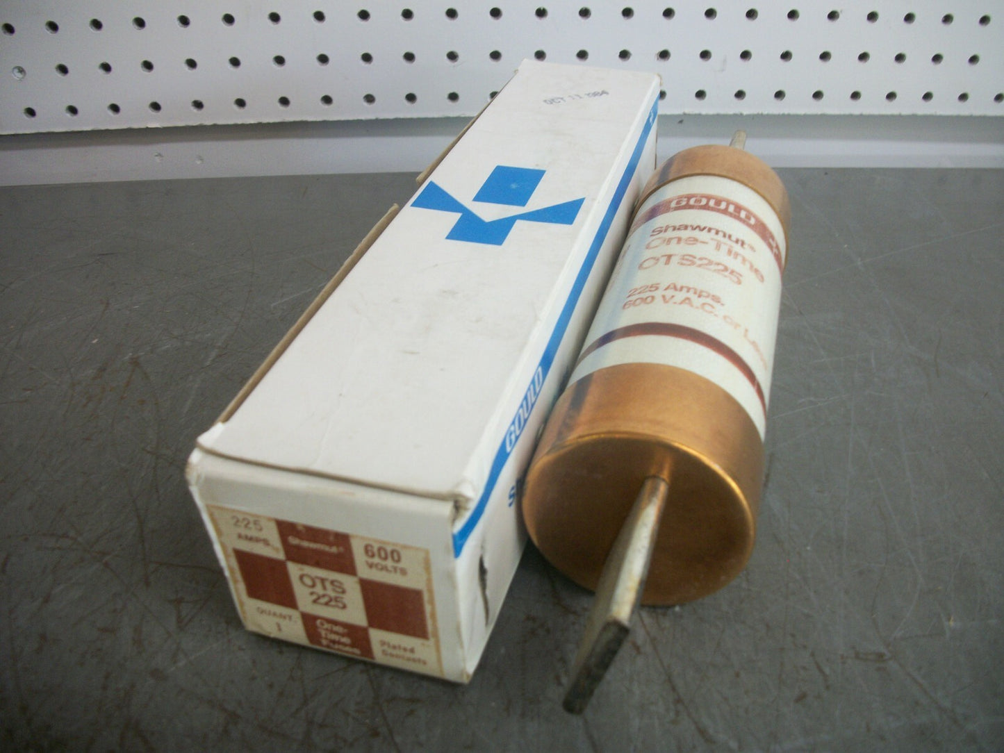 GOULD SHAWMUT ONE-TIME FUSE OTS225 225AMP 600VOLT NIB