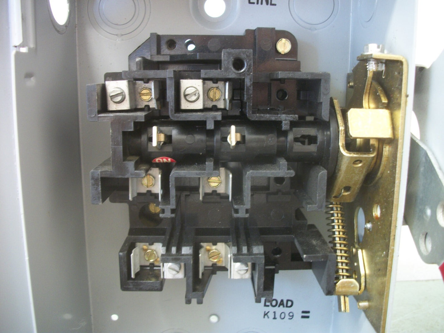 GE DISCONNECT TYPE 1 TG3221 30AMP 240VOLT 2POLE FUSIBLE