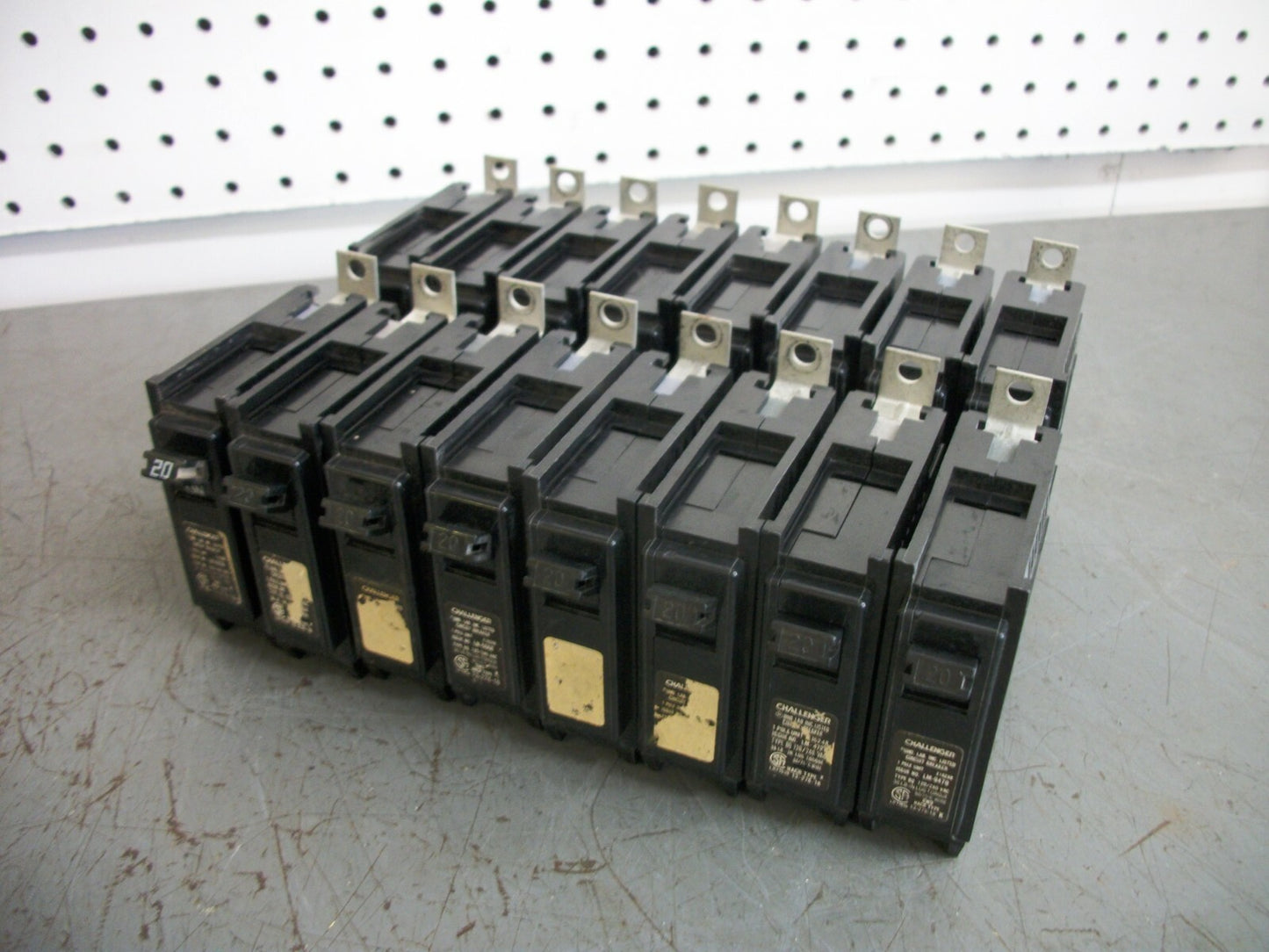 CHALLENGER LOT OF 16 BQ CIRCUIT BREAKERS BQ1C020 20AMP 240VOLT 1POLE
