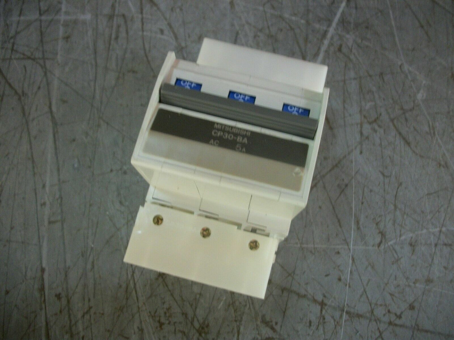 MITSUBISHI CIRCUIT PROTECTOR BREAKER CP30-BA 5AMP 250VOLT 3POLE