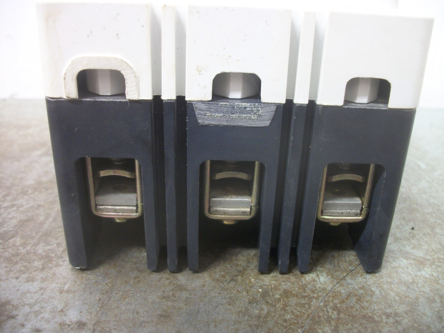 CUTLER-HAMMER FDB CIRCUIT BREAKER FDB3020L 20AMP 600VOLT 3POLE BLUE NOB