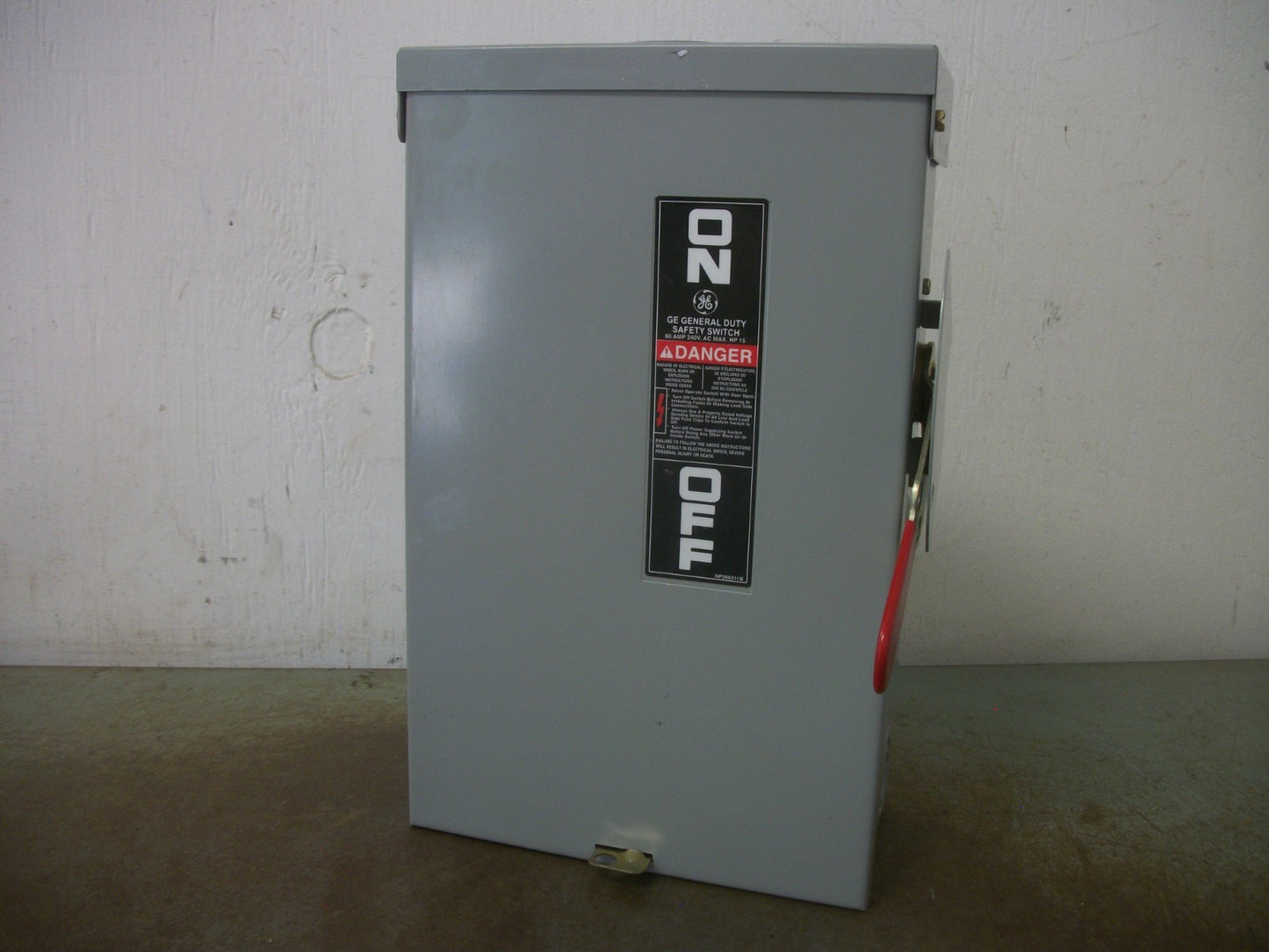 GE DISCONNECT TYPE 3R TG3222R 60AMP 240VOLT 2POLE FUSIBLE NOB