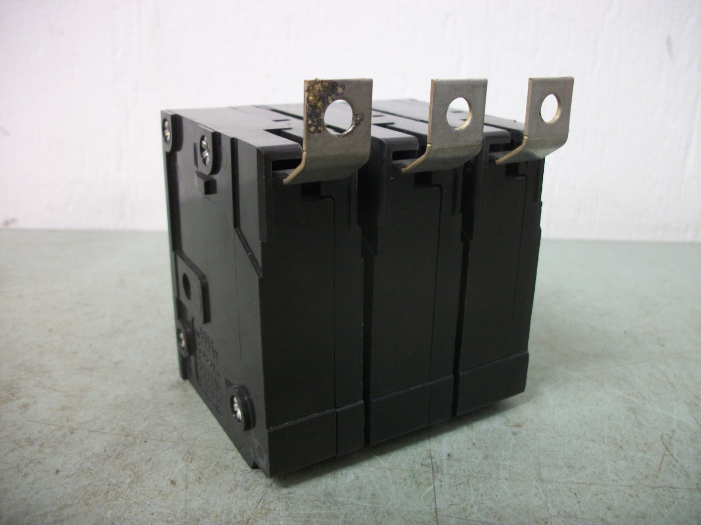 CUTLER-HAMMER BA CIRCUIT BREAKER BAB3015H 15AMP 240VOLT 3POLE