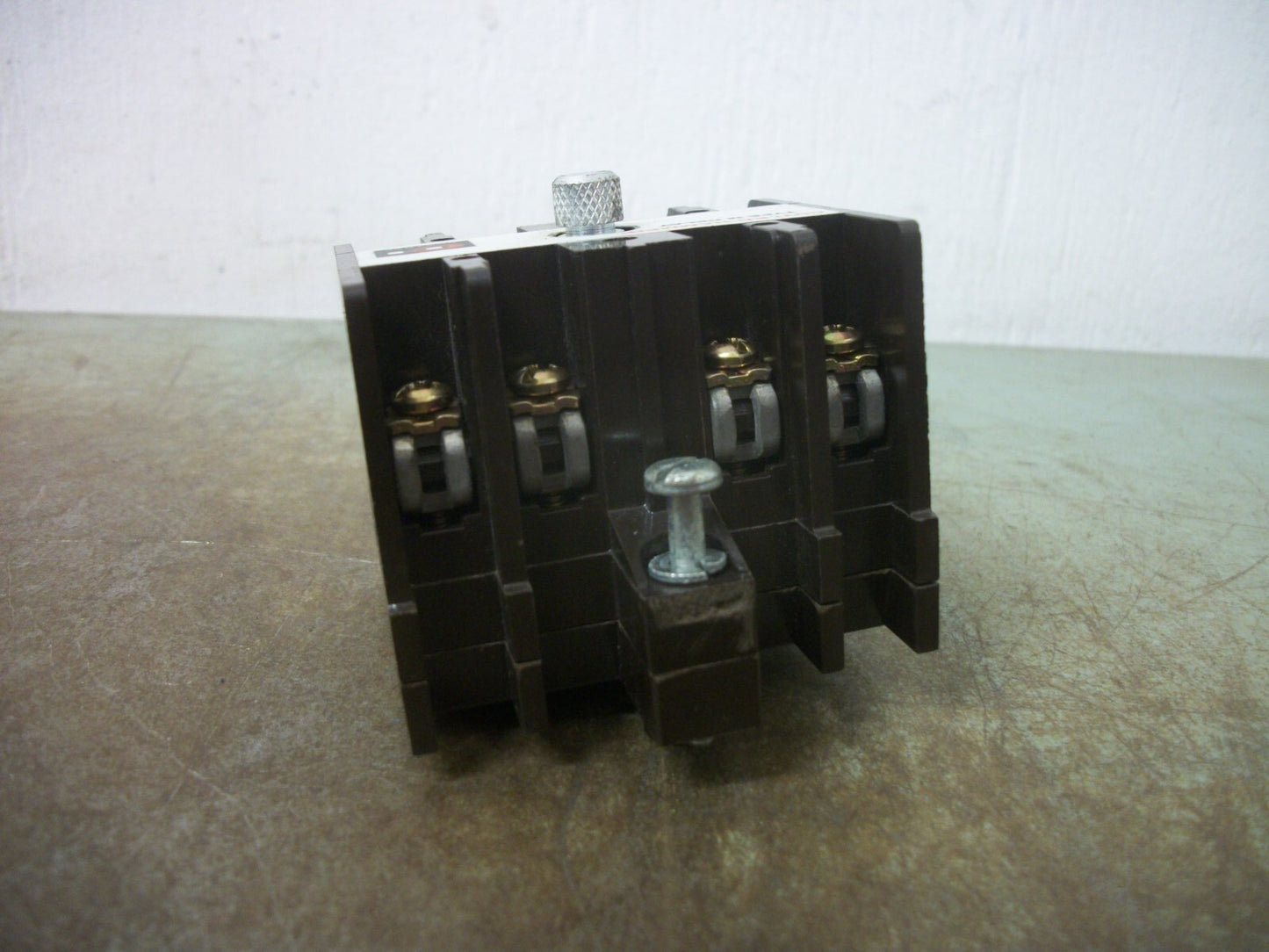 CUTLER-HAMMER TYPE M RELAY 4POLE ATTACHMENT ACCESSORY D26MF NOB