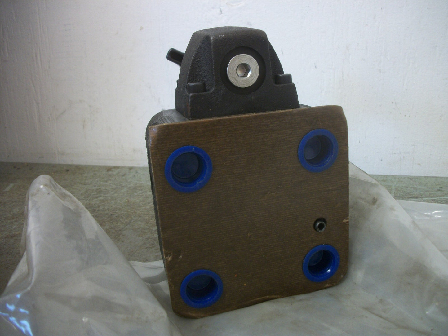 VICKERS PRESSURE RELIEF VALVE C6 06 F 50 1500-3000PSI NOB