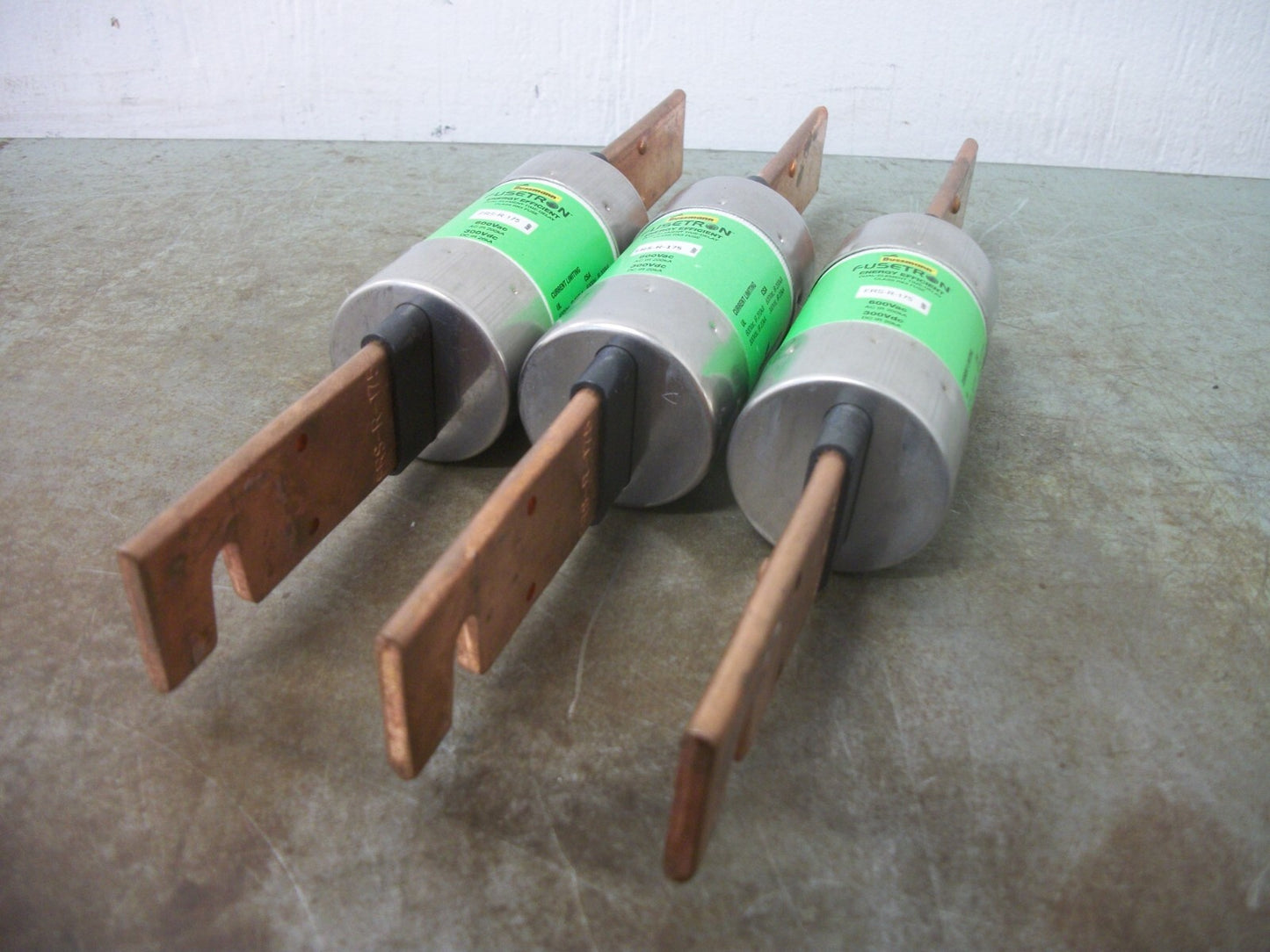 BUSSMANN LOT OF 3 ENERGY EFFICIENT FUSETRON FUSES FRS-R-175 175AMP 600VOLT