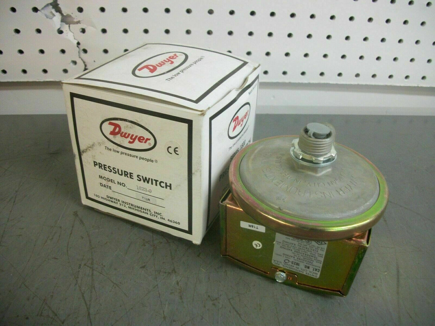 DWYER SERIES 1800 PRESSURE SWITCH 1823-0 NIB