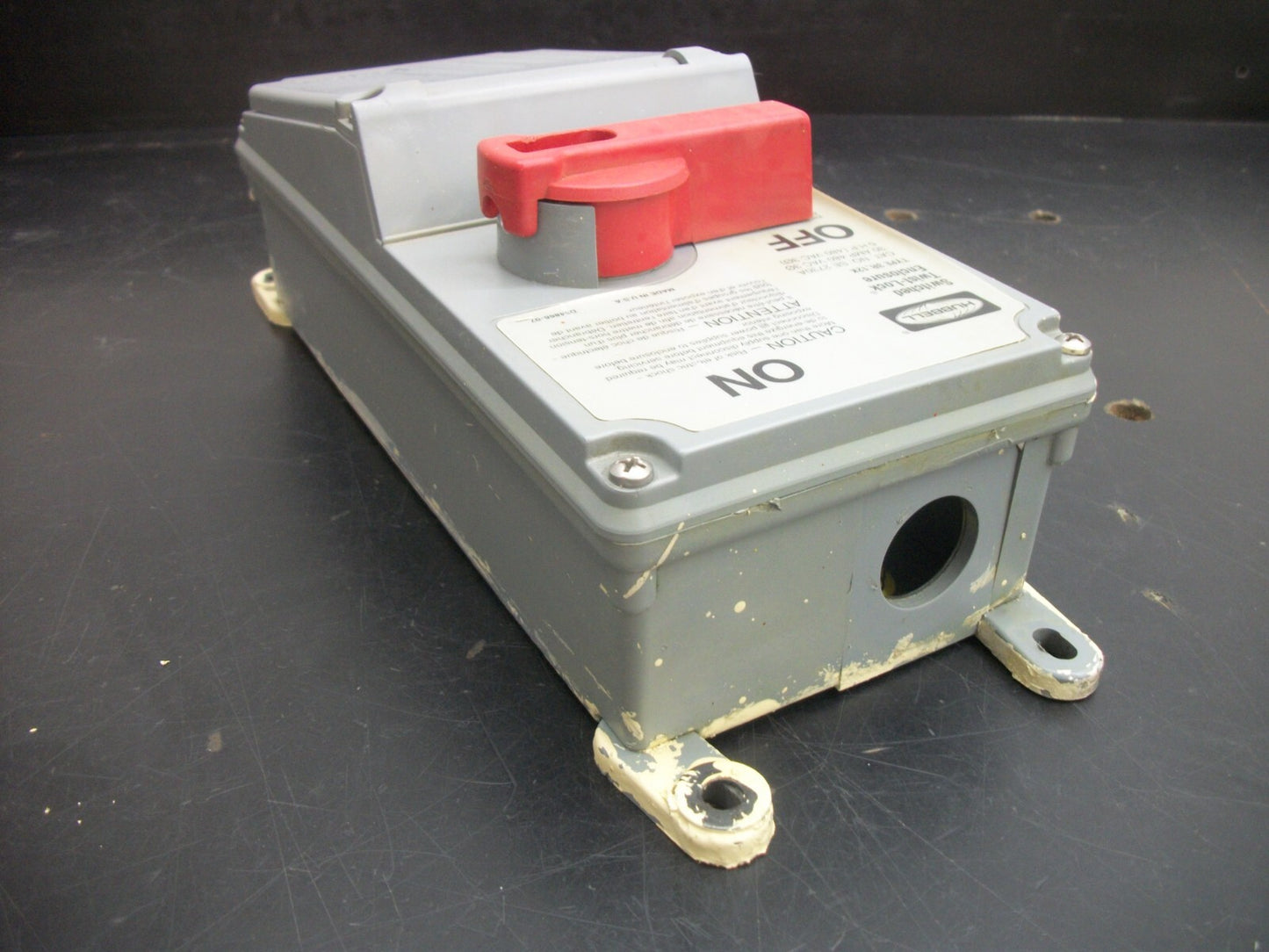 HUBBELL SWITCHED TWIST-LOCK ENCLOSURE 3R,12 SE2730A 30AMP 480VOLT