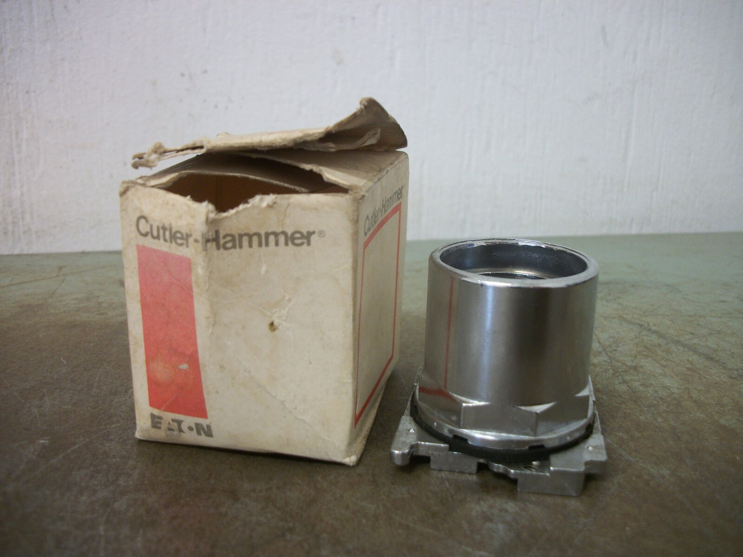 CUTLER-HAMMER BLACK RECESSED PUSHBUTTON 10250T101E NIB