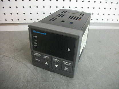 HONEYWELL UDC3000 VERSA-PRO TEMPERATURE CONTROLLER DC300C-0-2A0-20-0000-0