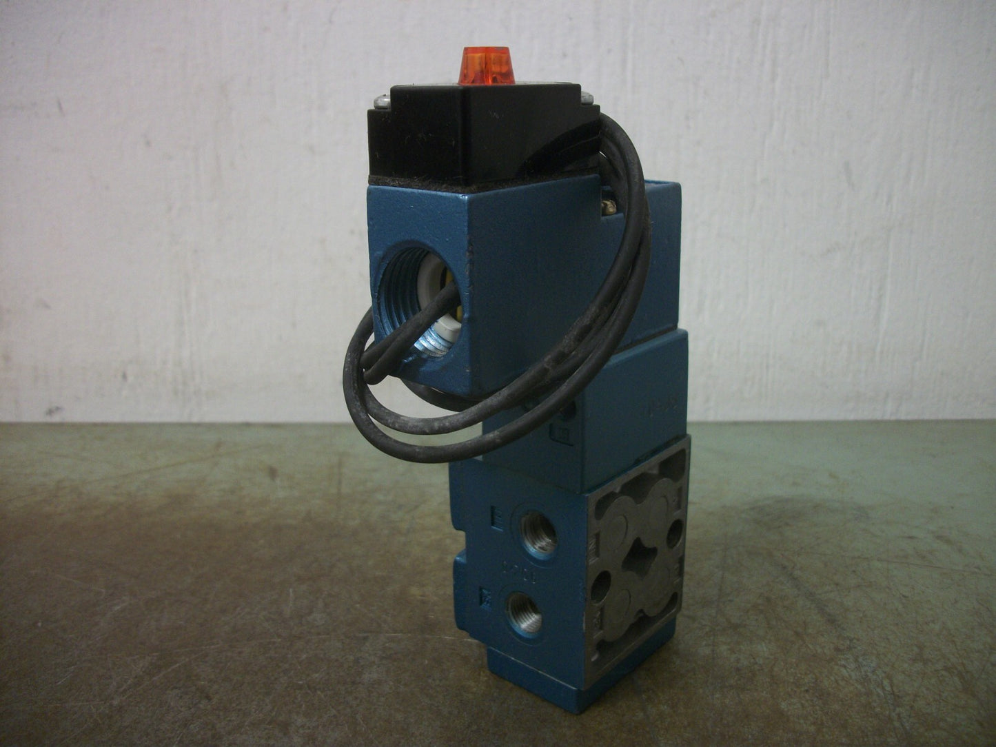 MAC EXACT STROKE SOLENOID VALVE 711C-11-PI-506AA 150PSI 24VDC 6W