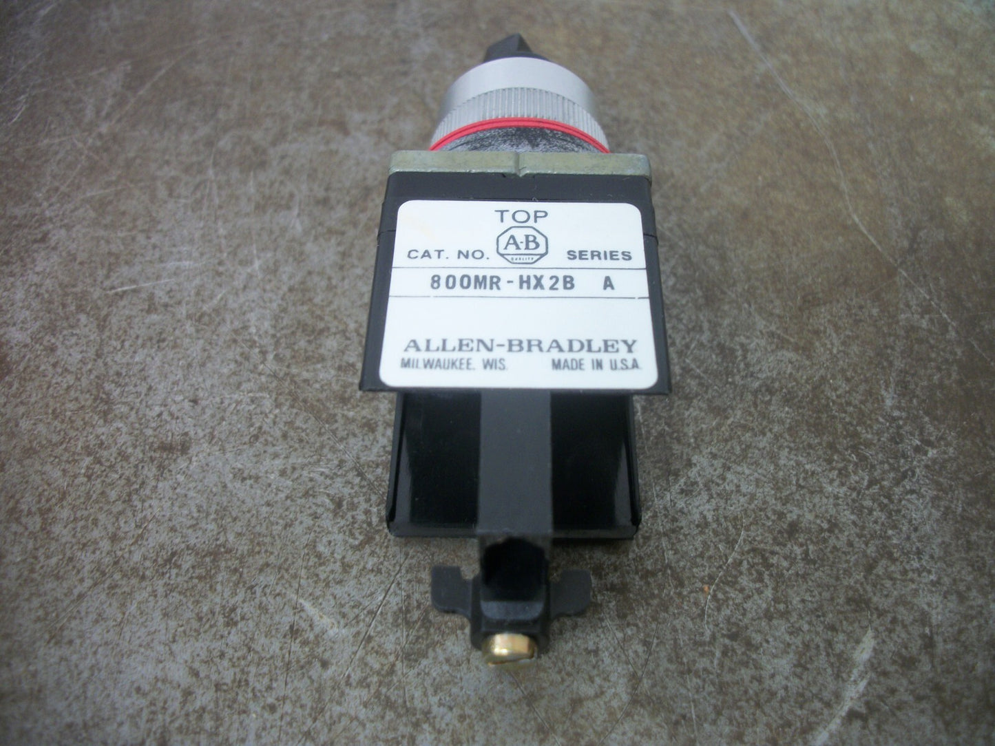 ALLEN-BRADLEY 2-POSITION MAINTAINED SELECTOR SWITCH 800MR-HX2B NOB