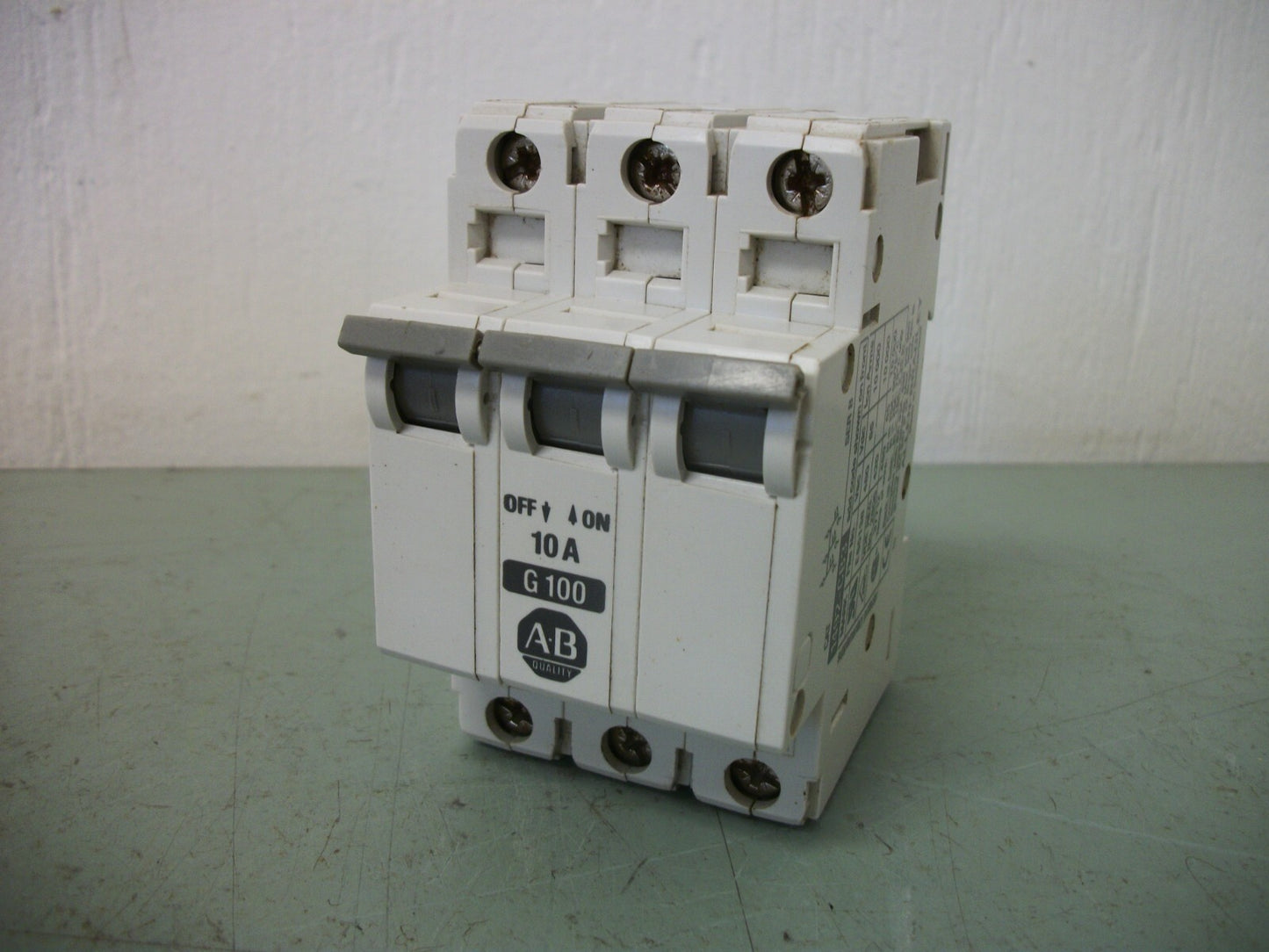 ALLEN-BRADLEY MOTOR CIRCUIT BREAKER 1492-CB3G100 10AMP 480VOLT 3POLE