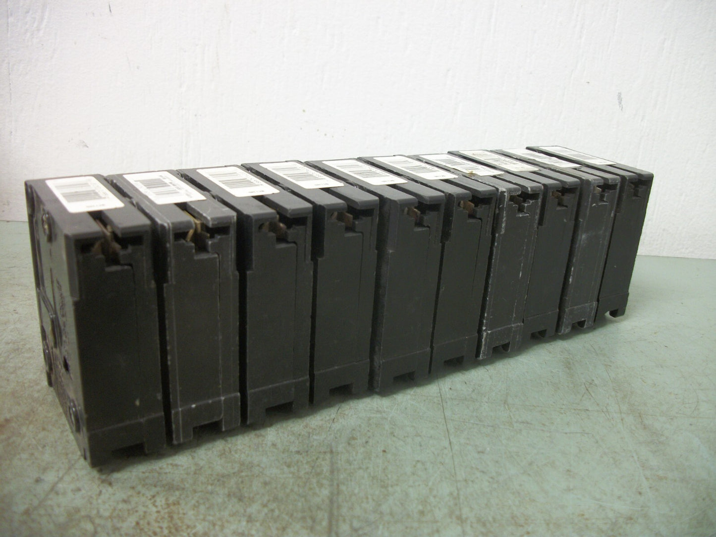CUTLER-HAMMER LOT OF 10 BR CIRCUIT BREAKERS BR120 20AMP 240VOLT 1POLE