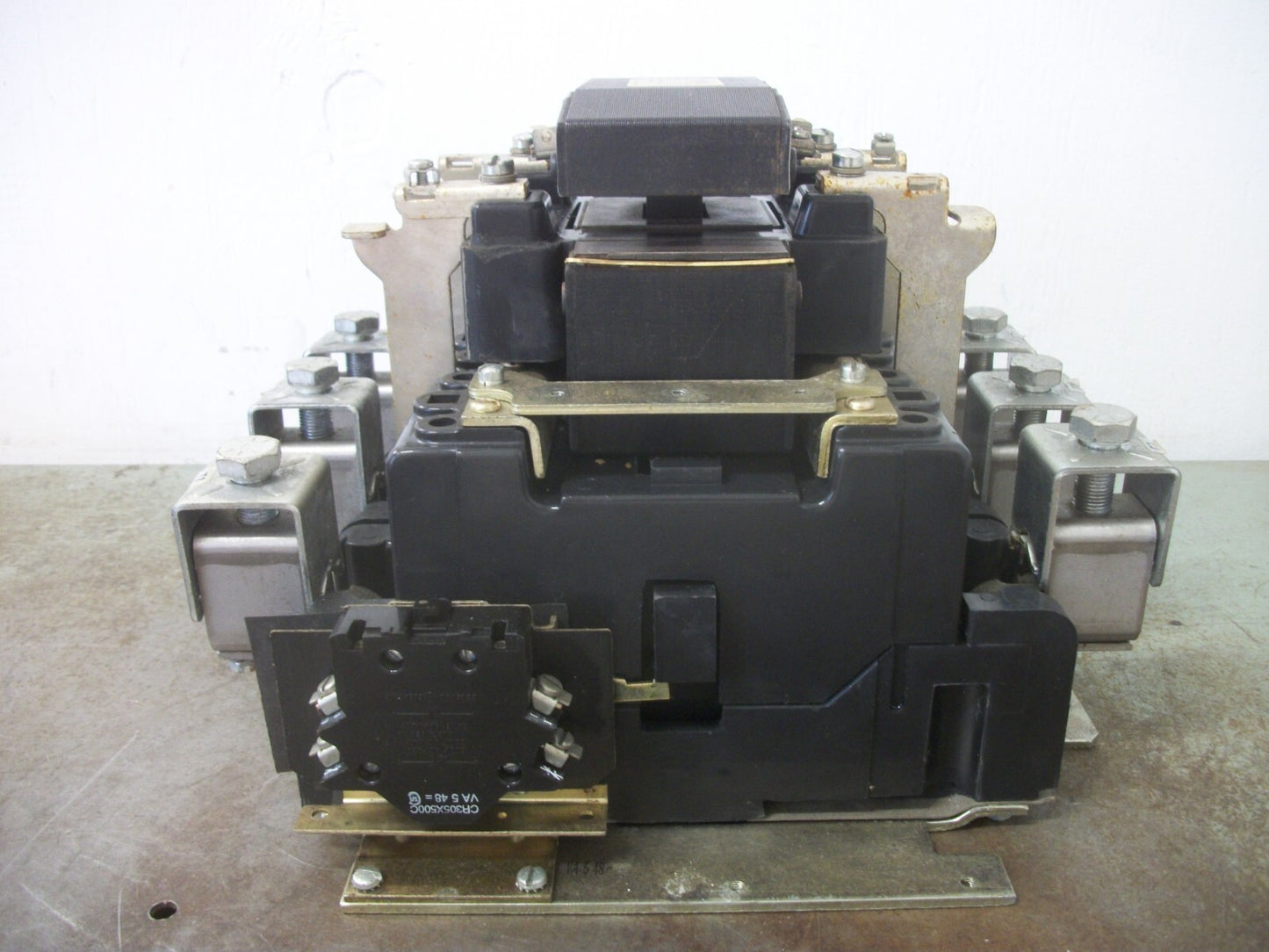 GE SIZE 5 CONTACTOR CR305G104BTD 270AMP 480VCOIL 3PH 600V 200HP