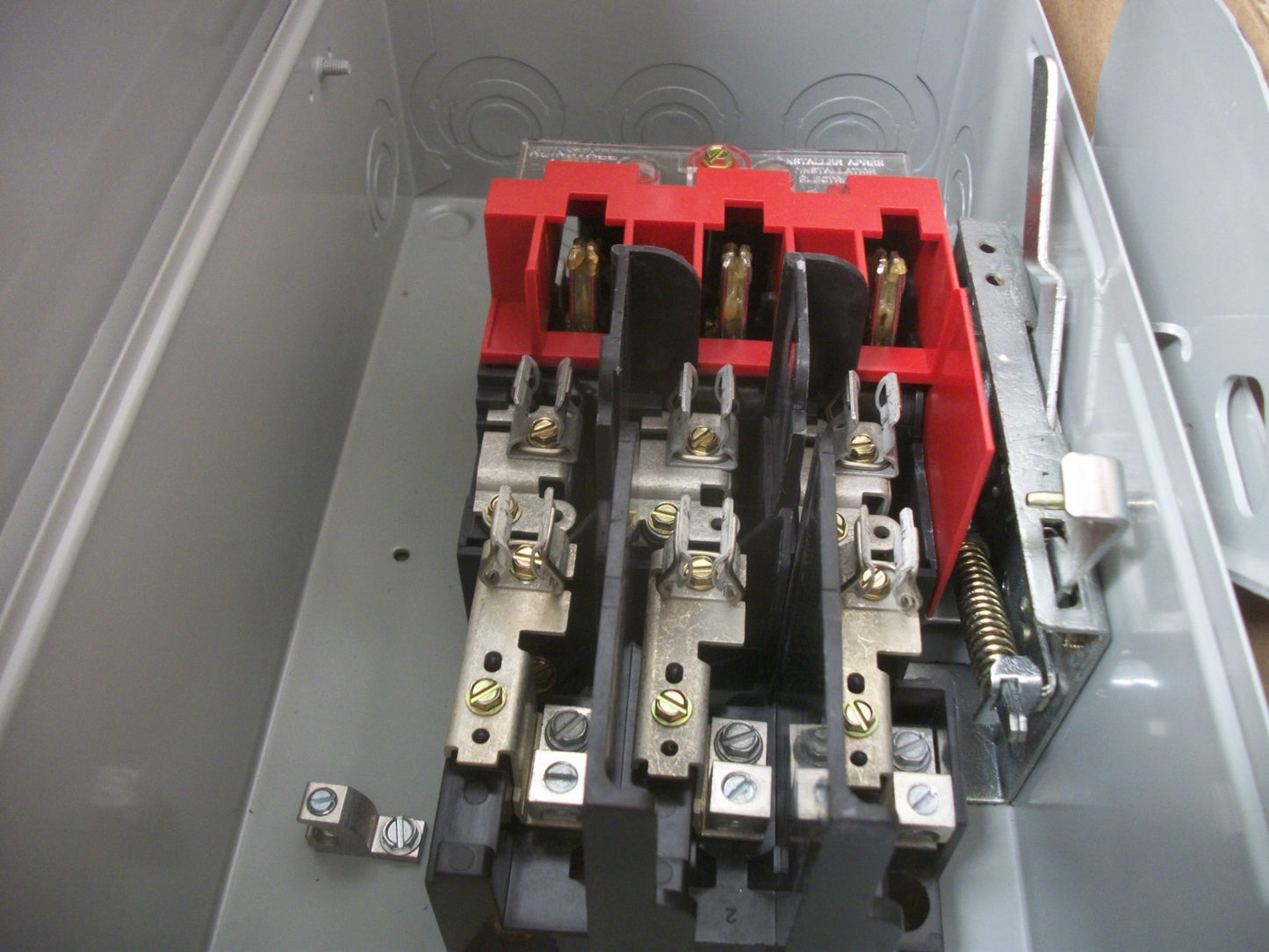 CUTLER-HAMMER DISCONNECT TYPE 1 DH321FGK 30AMP 240VOLT 3POLE FUSIBLE NIB