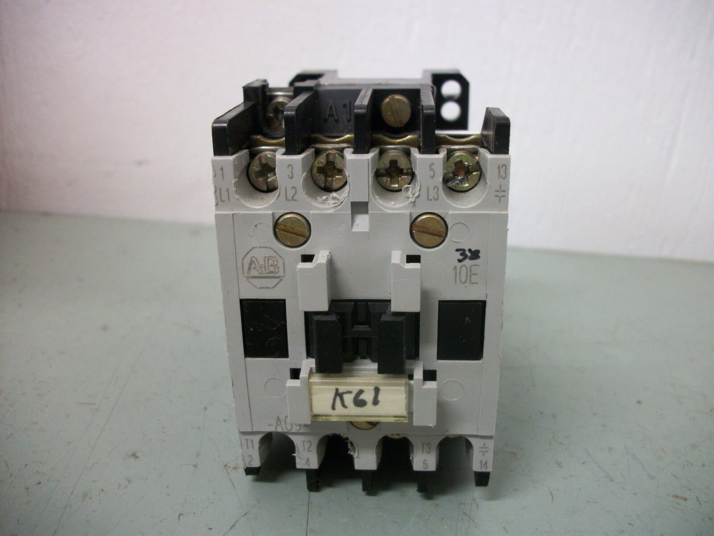 ALLEN-BRADLEY CONTACTOR 100-A09ND3 9AMP 120VCOIL 3PH 600V 7.5HP