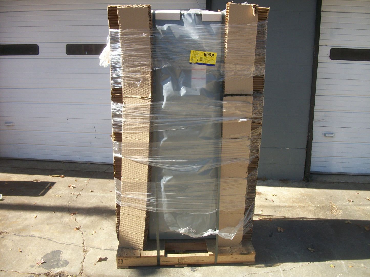 SQUARE D DISCONNECT TYPE 3R H327R 800AMP 240VOLT 3POLE FUSIBLE NEW