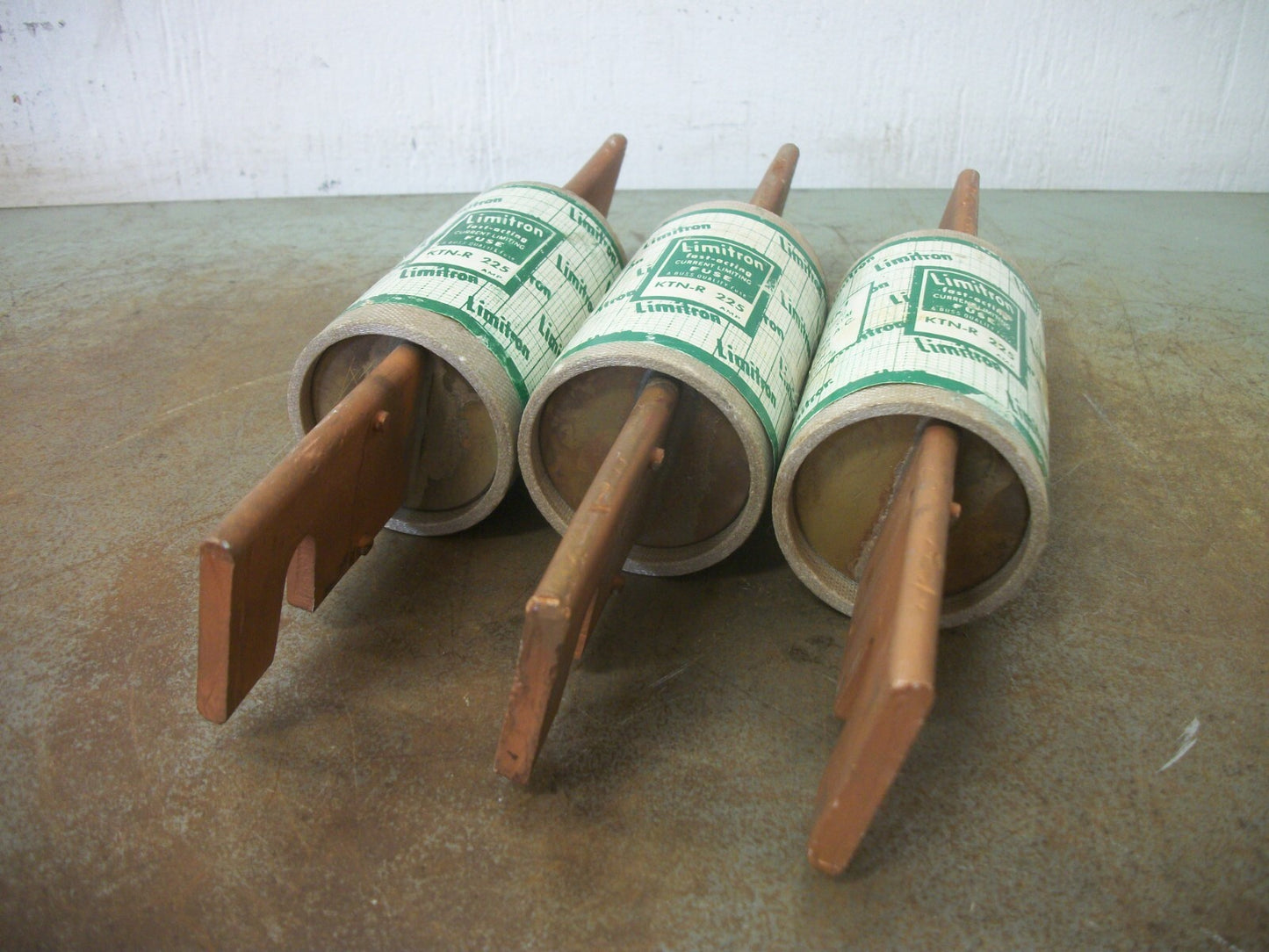 BUSSMANN LOT OF 3 LIMITRON FUSES KTN-R-225 225AMP 600VOLT