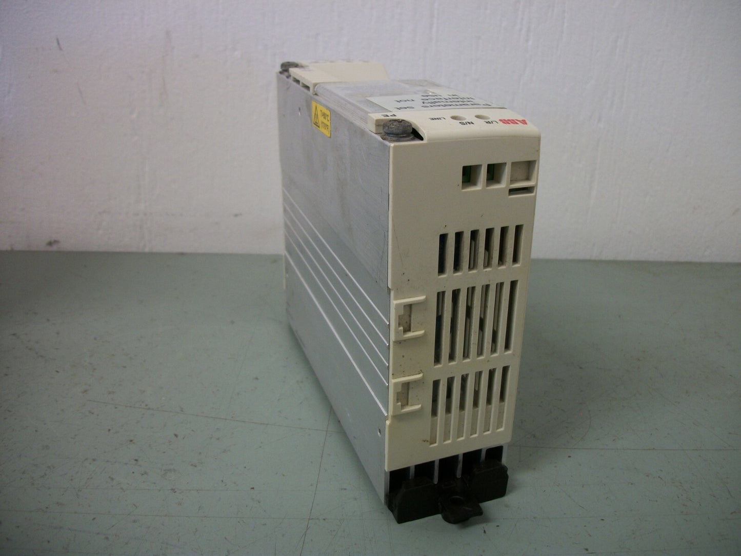 ABB 1/2HP VARIABLE FREQUENCY DRIVE ACS55-01N-02A2-2 240VOLT 3PH 2.2AMP