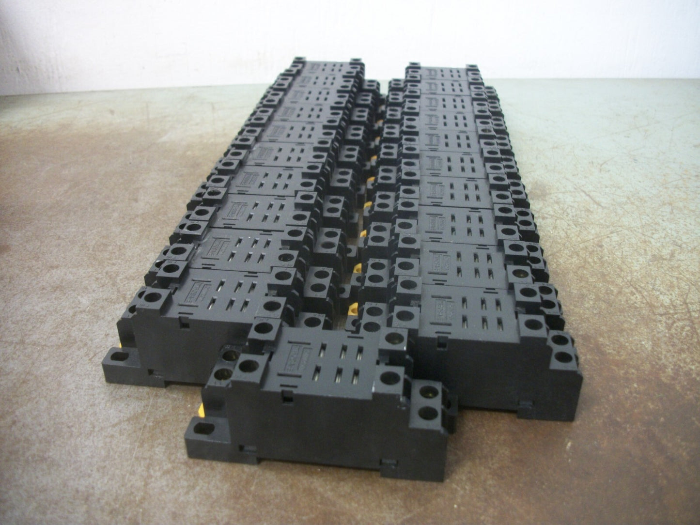 OMRON LOT OF 21 8-PIN RELAY SOCKET BASES PTF08A-E 15AMP 240VOLT