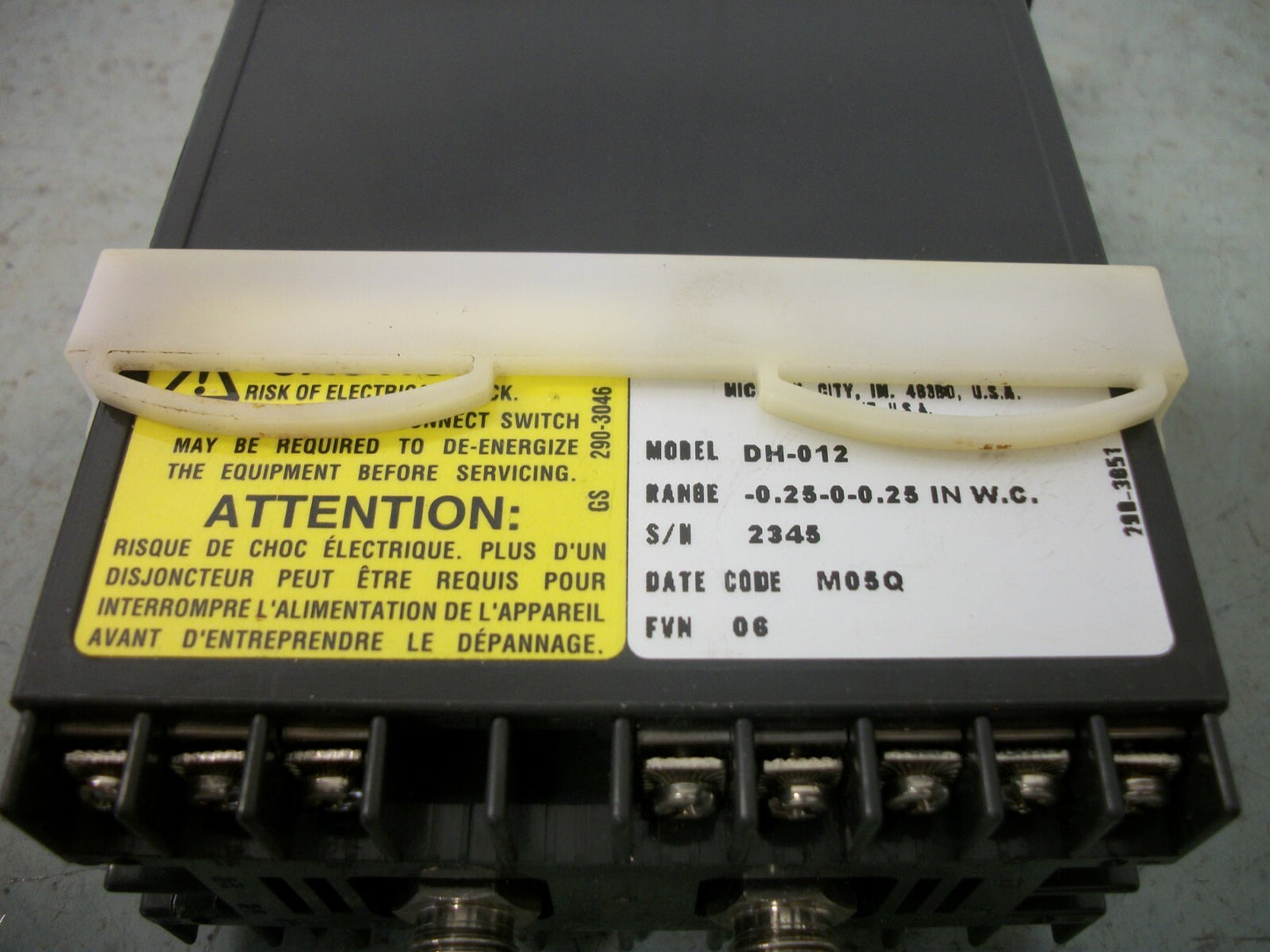 DWYER DIGIHELIC DIGITAL PRESSURE PANEL METER DH-012 RANGE -0.25-0-0.25