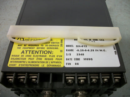 DWYER DIGIHELIC DIGITAL PRESSURE PANEL METER DH-012 RANGE -0.25-0-0.25