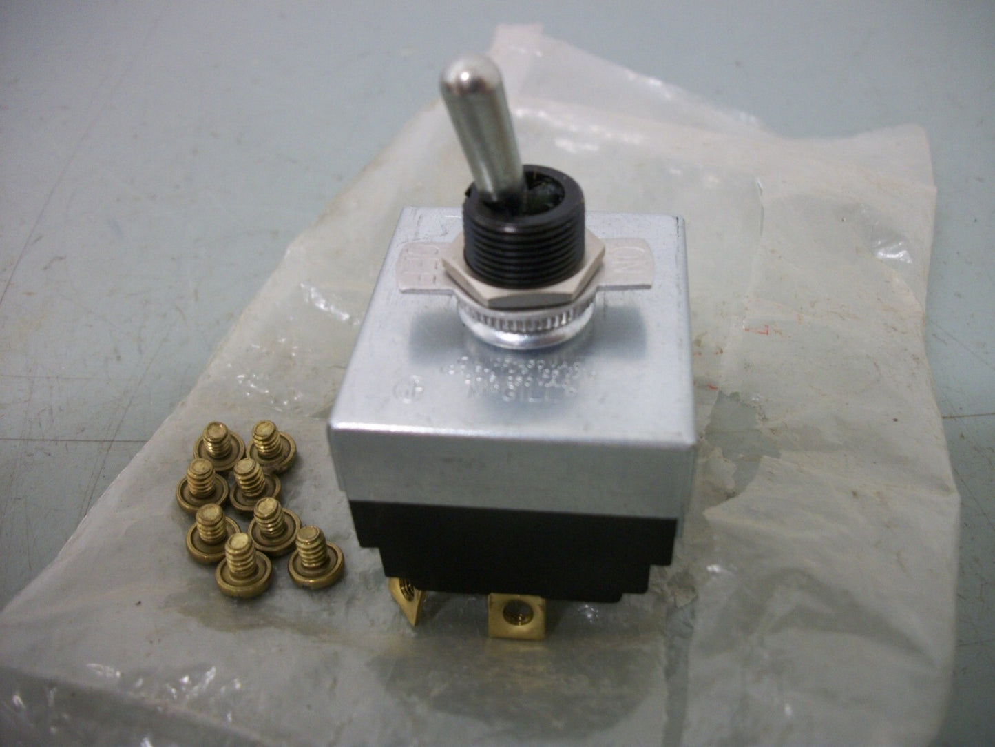 MCGILL 2-POSITION MAINTAINED TOGGLE SWITCH 0140-4004 17AMP 125-250VOLT NEW