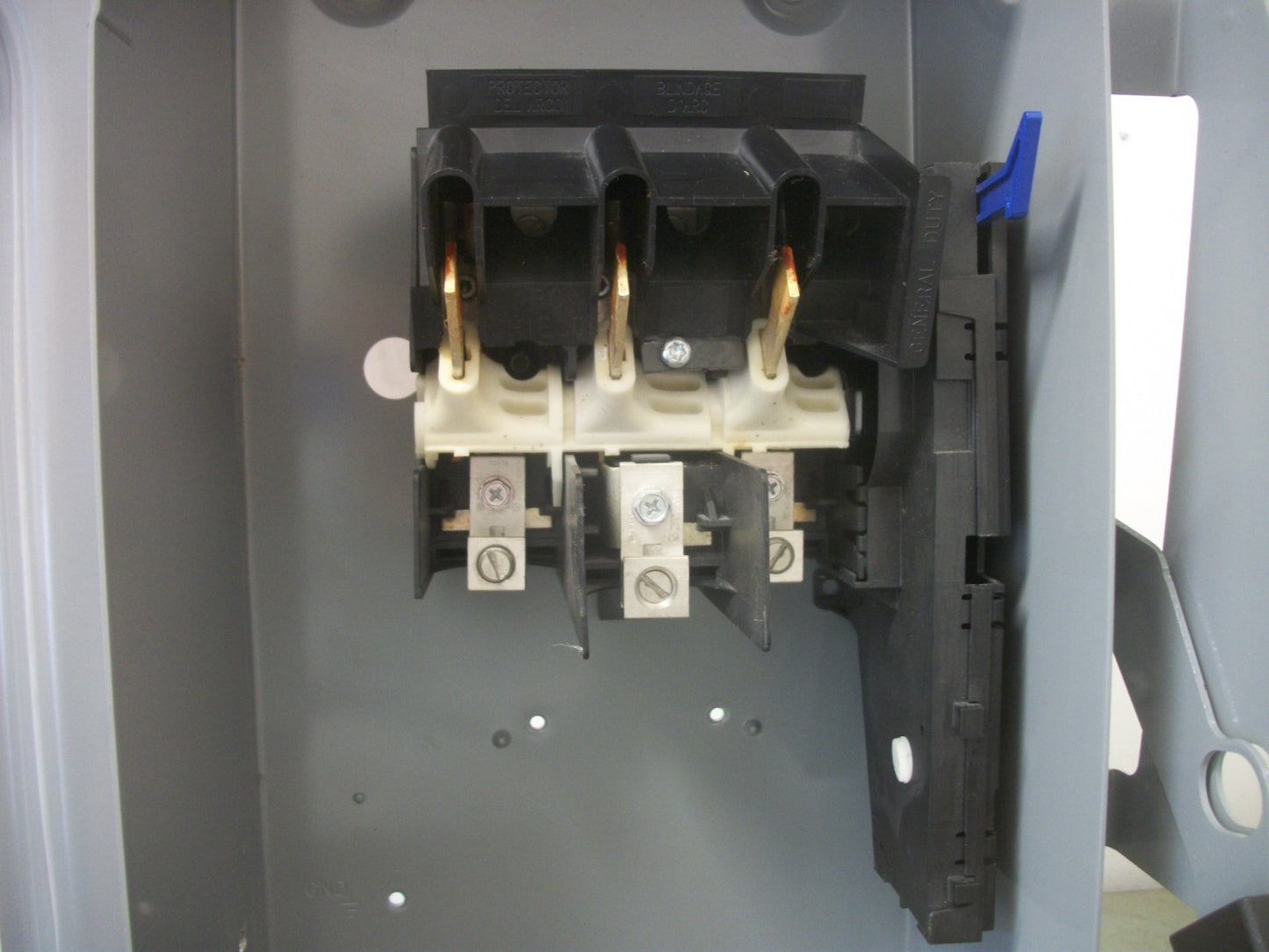 SQUARE D DISCONNECT TYPE 3R DU323RB 100AMP 240VOLT 3POLE NON-FUSIBLE