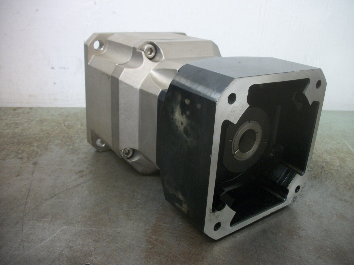 APEX DYNAMICS 070:1 RATIO GEARBOX GEAR REDUCER AB142-S1-P0 NOB