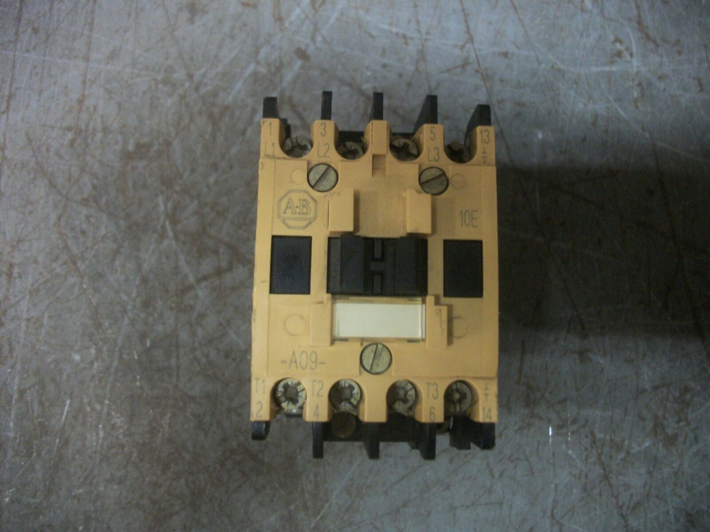 ALLEN-BRADLEY CONTACTOR 100-A09ND3 9AMP 120VCOIL 3PH 600V 7.5HP