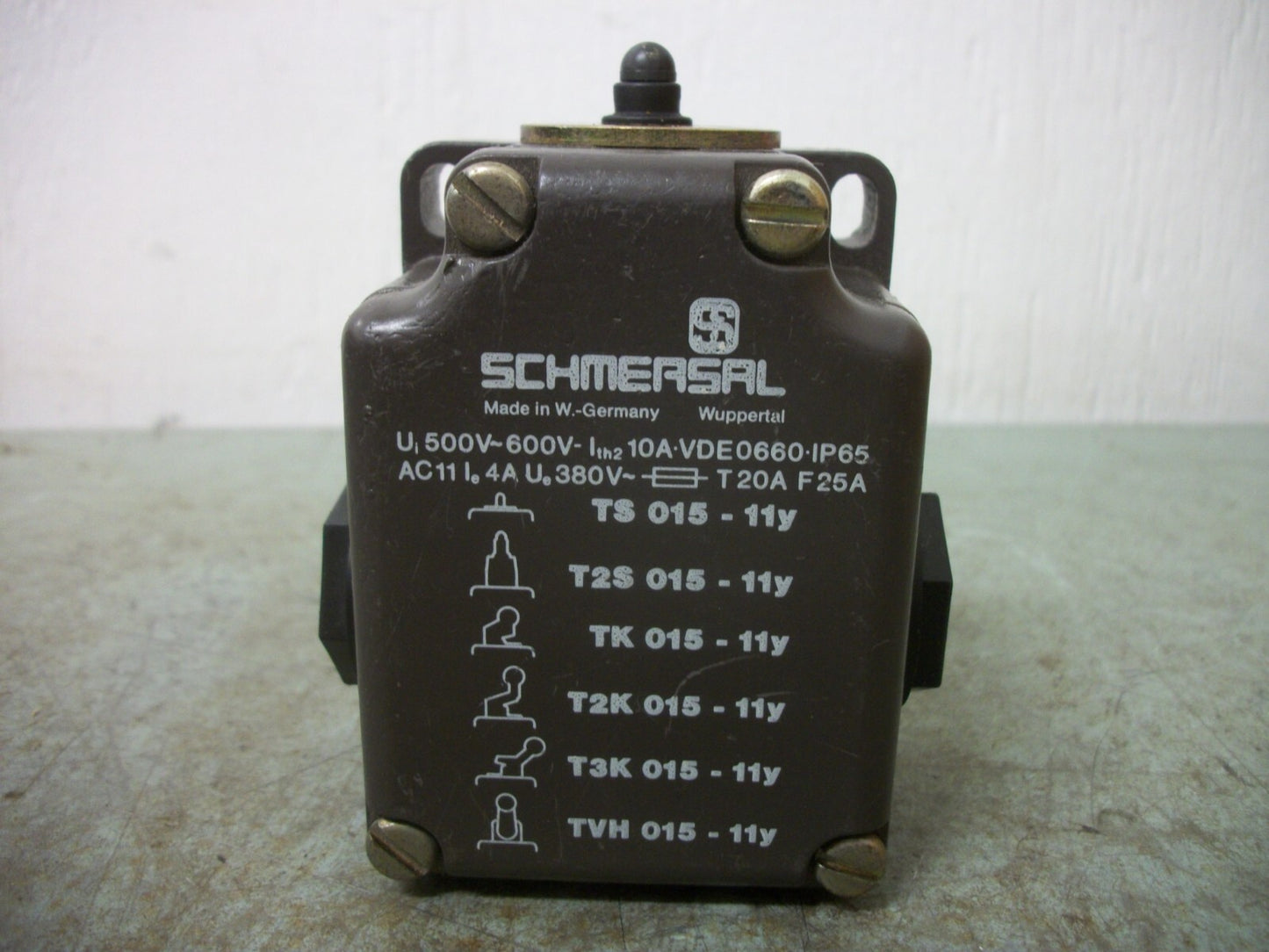 SCHMERSAL HEAVY DUTY LIMIT SWITCH TS015-11Y NOB