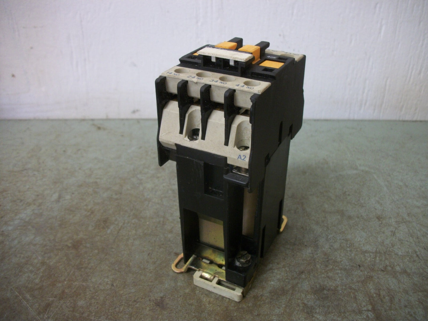 TELEMECANIQUE CONTROL RELAY CA3DN40GD 125VCOIL