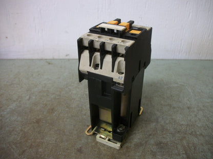 TELEMECANIQUE CONTROL RELAY CA3DN40GD 125VCOIL